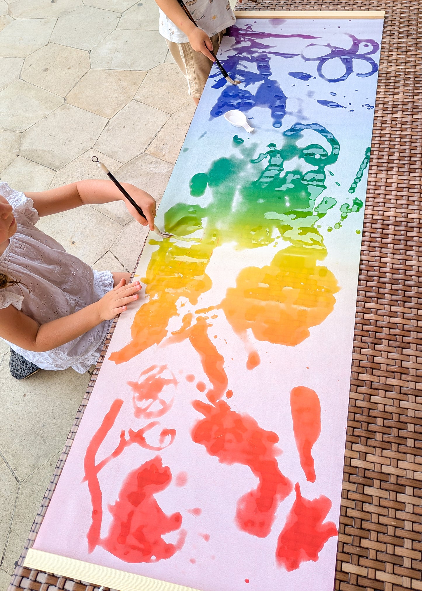 Wiederverwendbares Regenbogen Wassermaltuch + Wasserbecher & Pinsel gratis dazu!