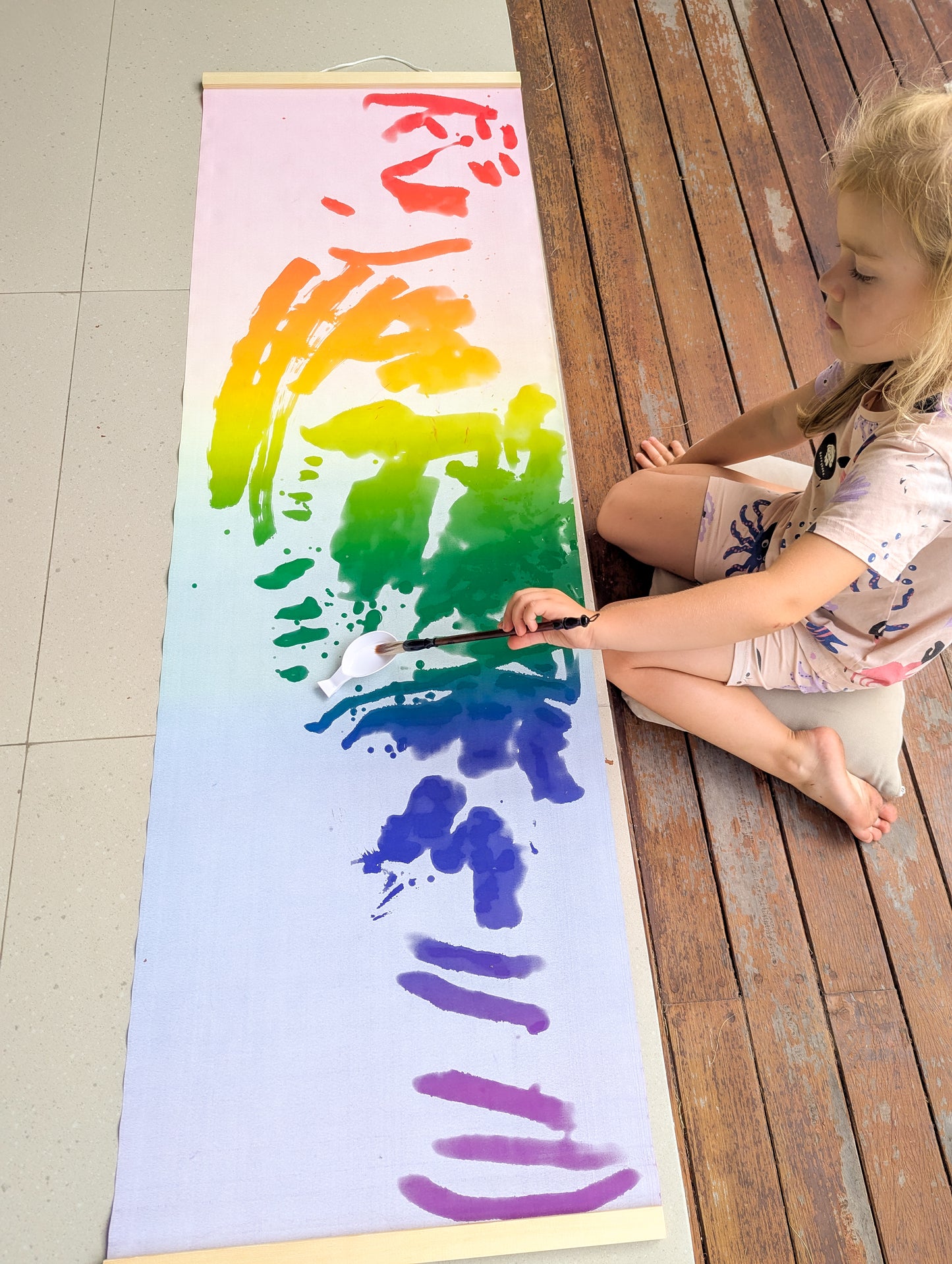 Wiederverwendbares Regenbogen Wassermaltuch + Wasserbecher & Pinsel gratis dazu!