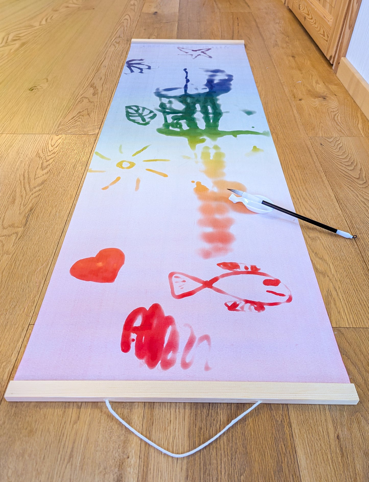 Wiederverwendbares Regenbogen Wassermaltuch + Wasserbecher & Pinsel gratis dazu!
